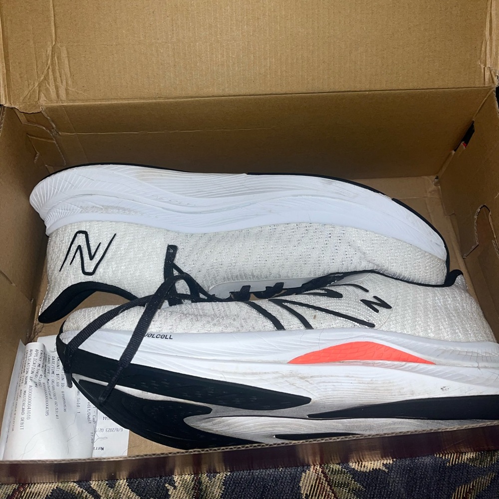 New Balance FuelCell Propel V4